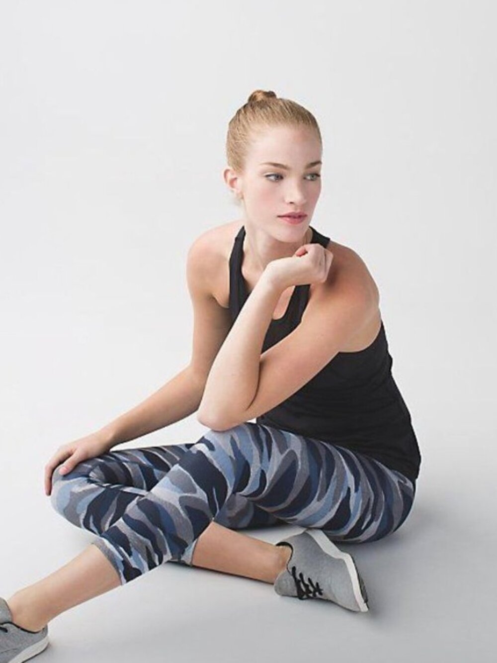 Lululemon Wunder Undercrop III Deep Navy Blue Leggings Sz 6